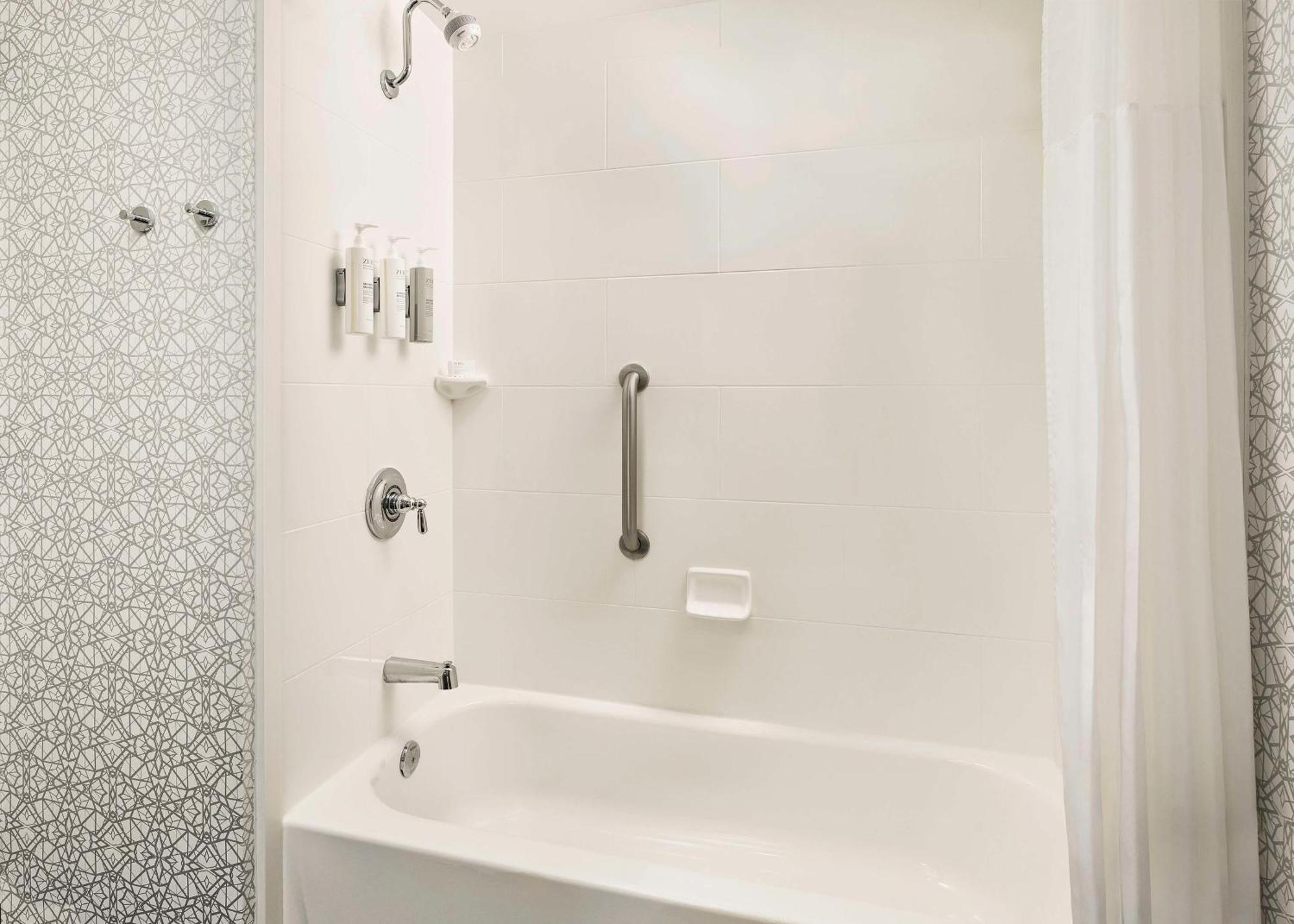 Hotel Hampton & Hershey Near The Park 3*